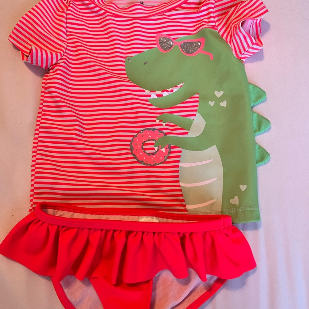 Girls tankini like new only worn a few times. Smoke free home